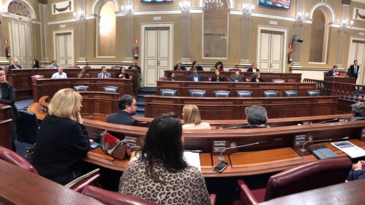 El vicepresidente llegó tarde al Parlamento porque no estaba el coche oficial