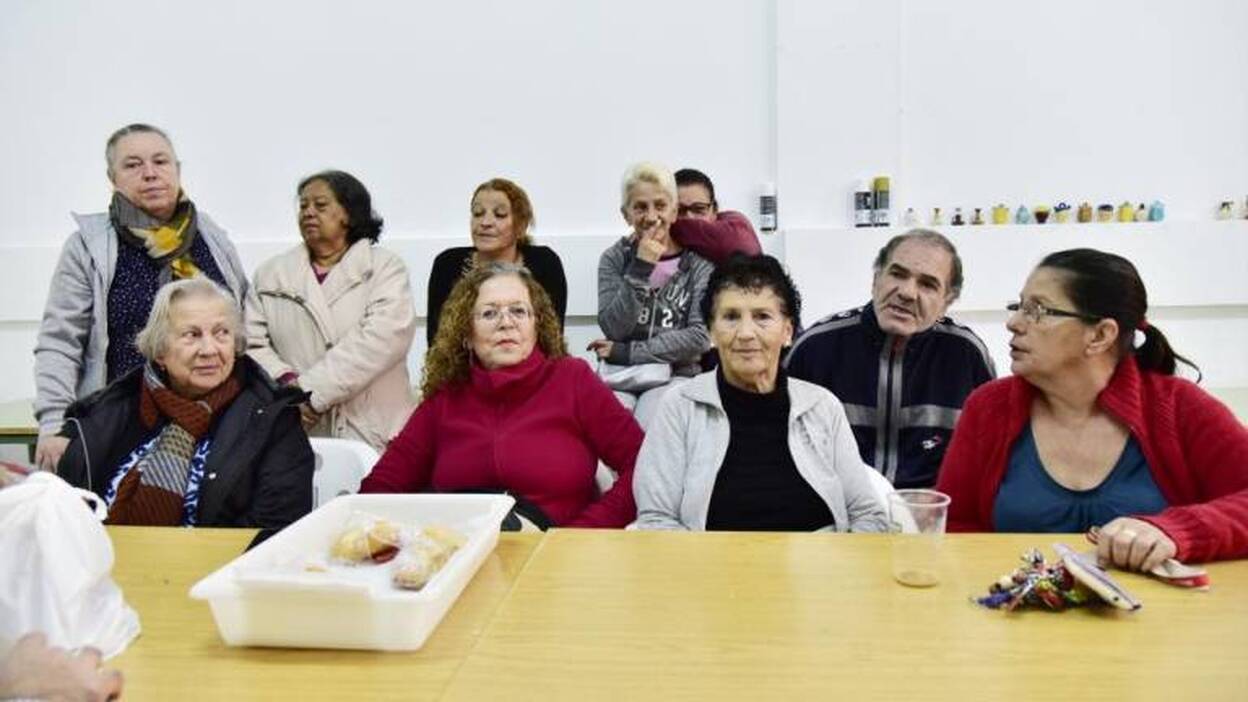 Las ayudas sociales se atascan meses en Jinámar