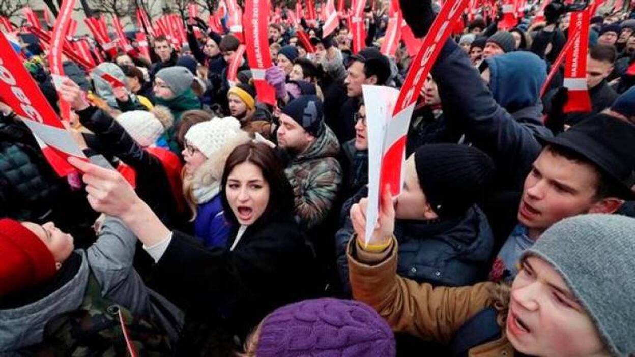 Miles de personas marchan en Moscú por la libertad de los presos políticos