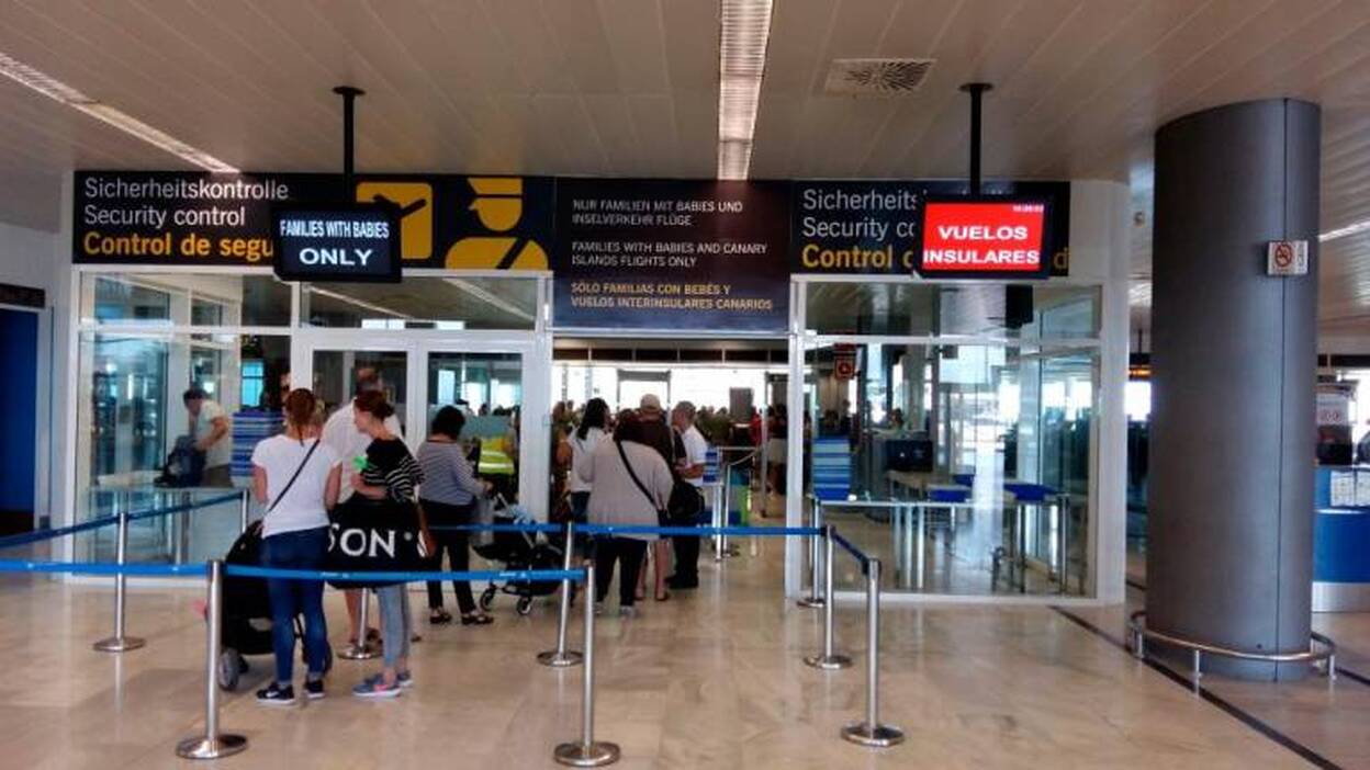 Arrestados dos hombres por falsedad documental en el aeropuerto de Fuerteventura