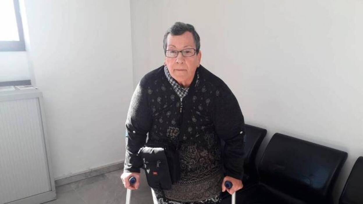 Nieves González reclama ayuda para acceder a su casa