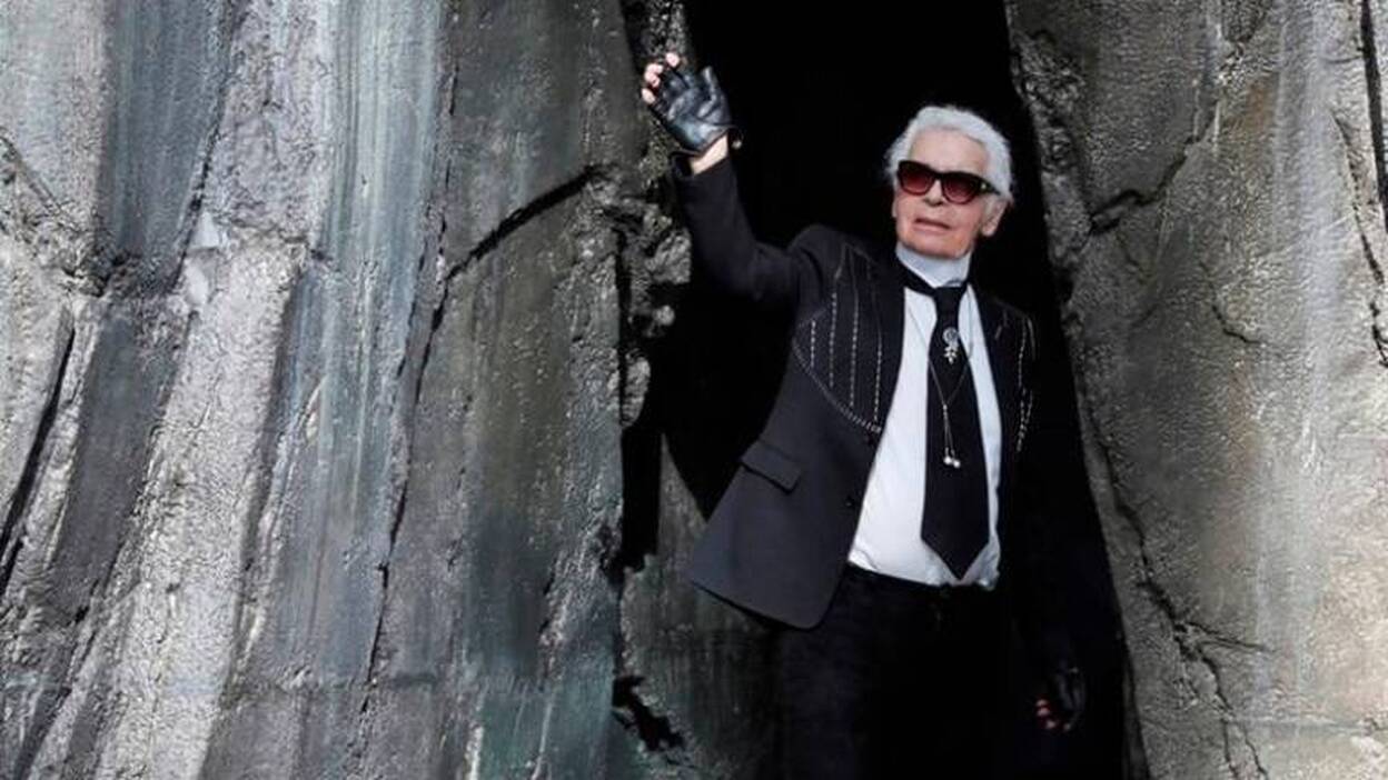 Muere el diseñador alemán Karl Lagerfeld