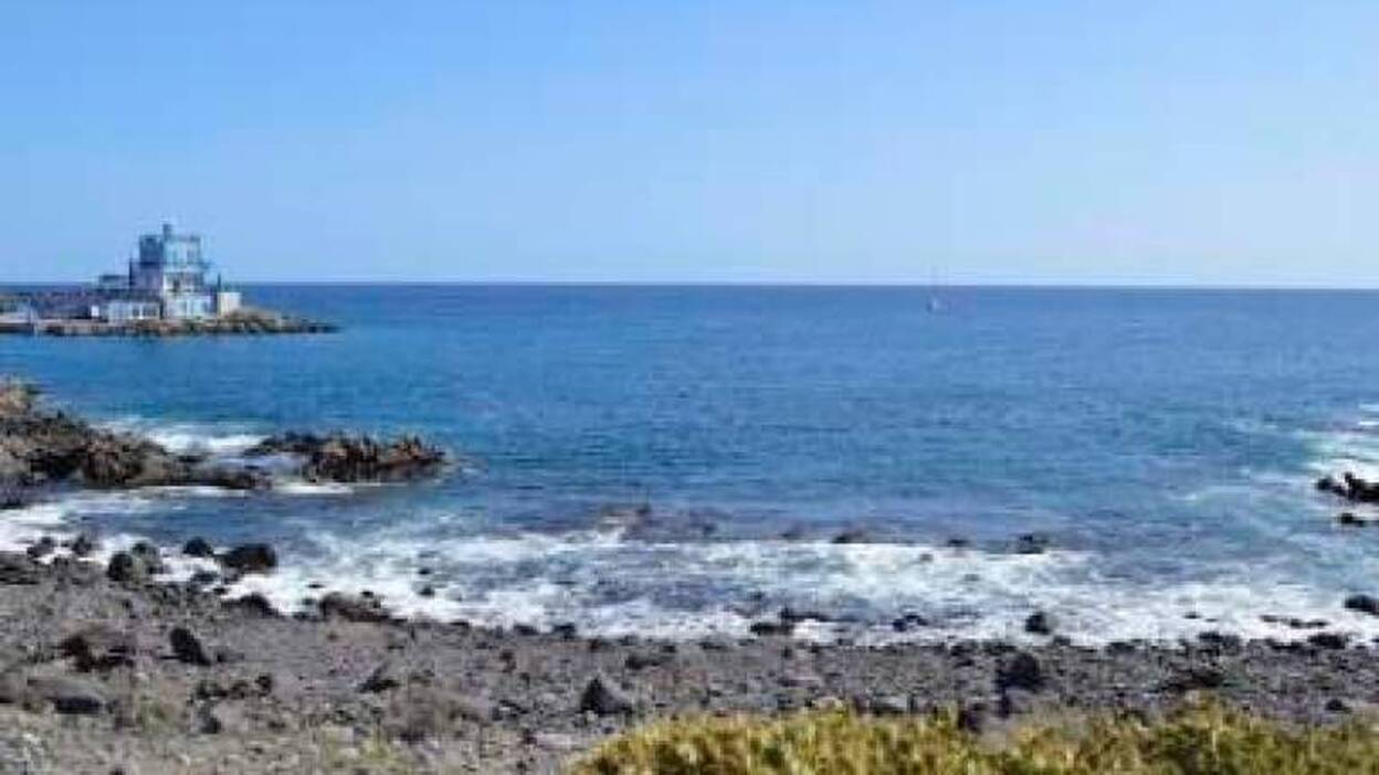 Fallece un hombre tras ser rescatado en una zona de difícil acceso en Arona