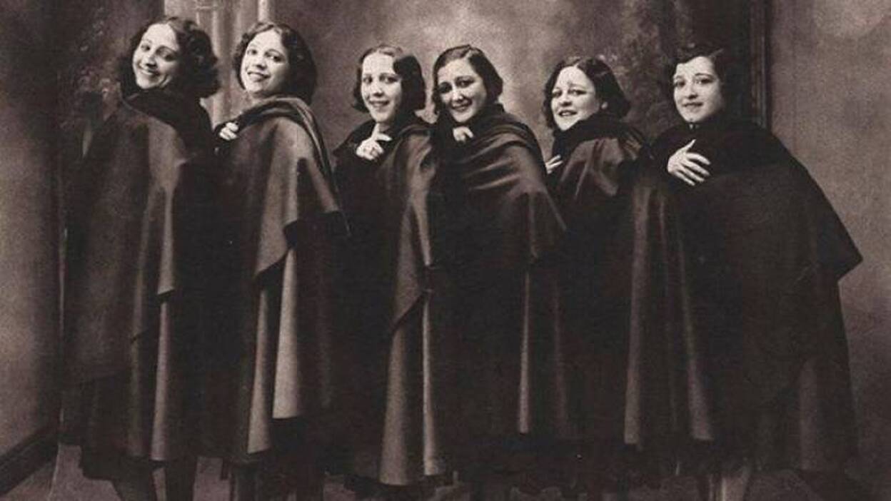 La capa, una prenda con historia de mujer