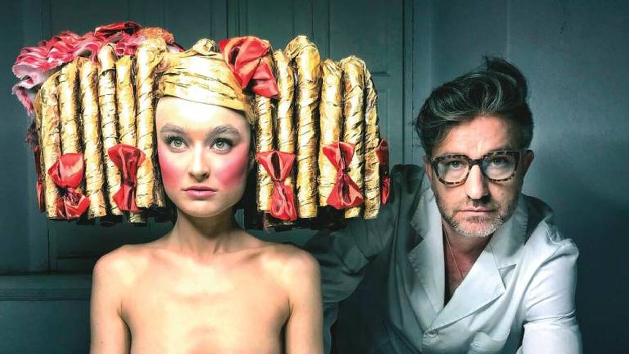 De sangre y cera, homenaje a Los Nikis