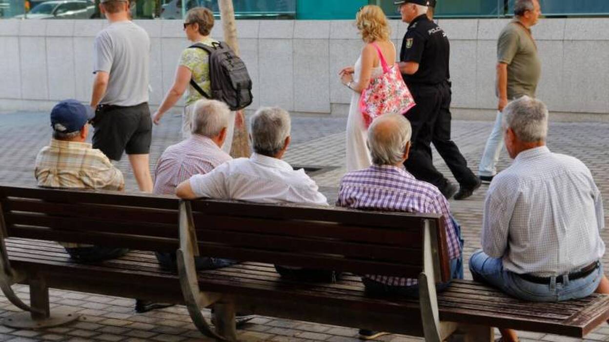 Canarias cubre con holgura sus pensiones y financia a otras regiones