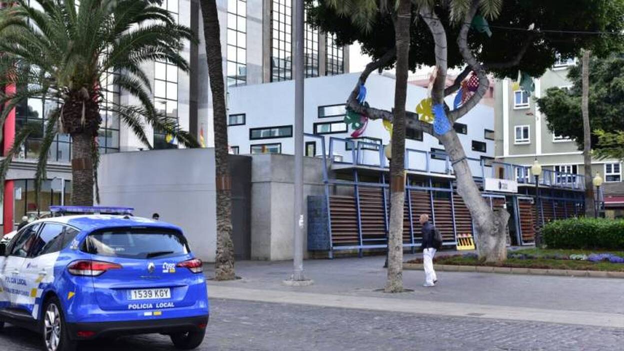 Meando la comisaría del parque