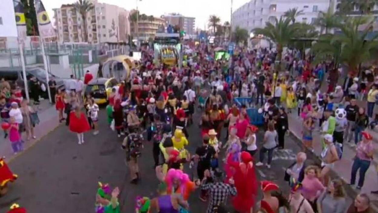 Miles de personas inundan el carnaval de Maspamoon