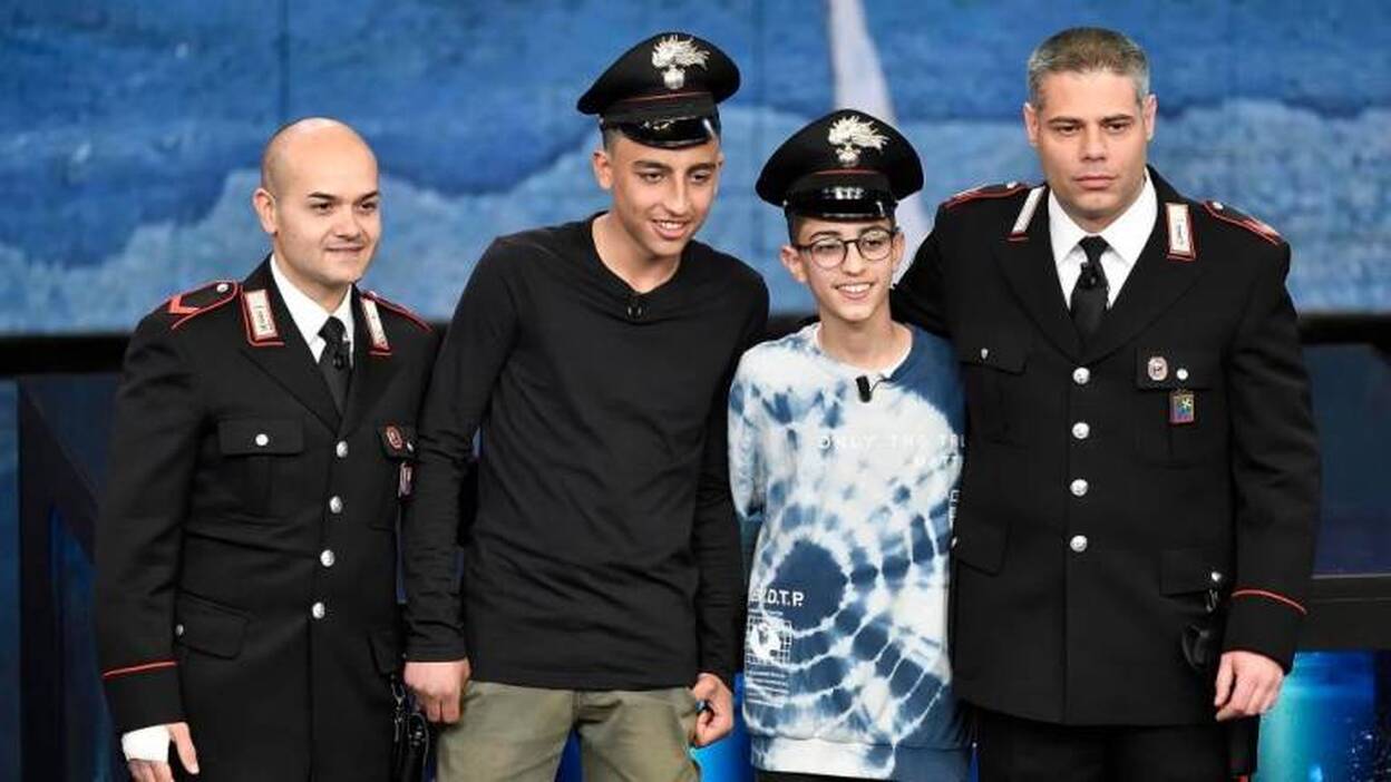 Italia dará la nacionalidad al joven "héroe" que alertó del secuestro de una guagua