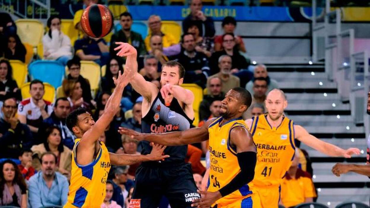 Golpe de autoridad para apuntalar la permanencia (111-92)