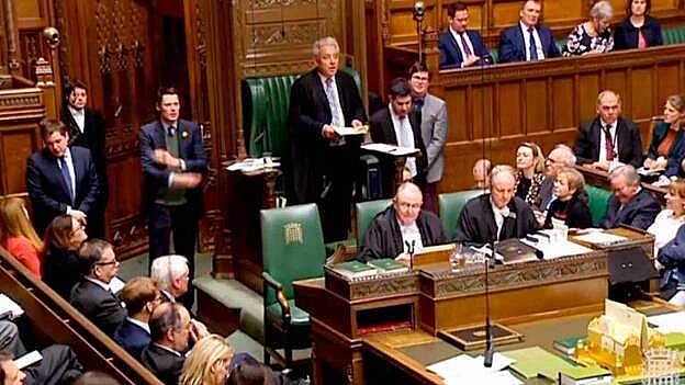 El Parlamento no respalda ninguna de las alternativas para el ‘brexit’