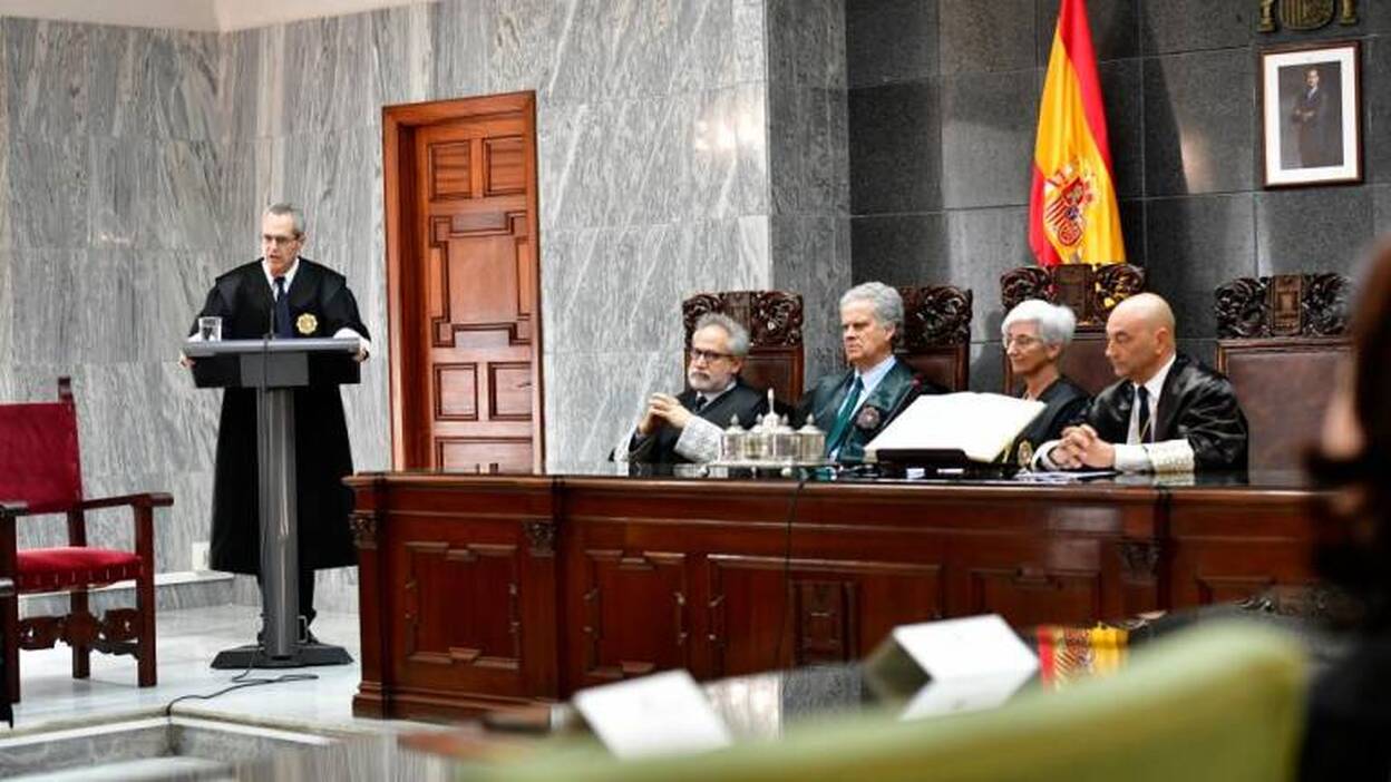 La toma de posesión del fiscal superior de Canarias, en imágenes