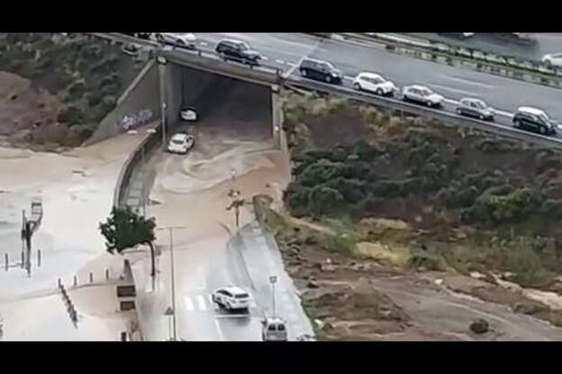 La lluvia tapona el paso subterráneo a La Minilla