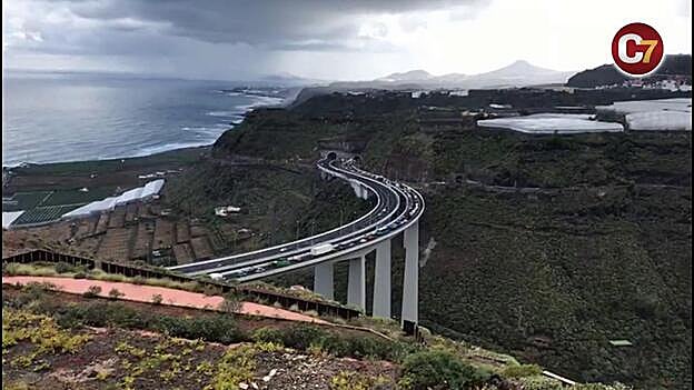 Odisea de hasta tres horas para salir del norte