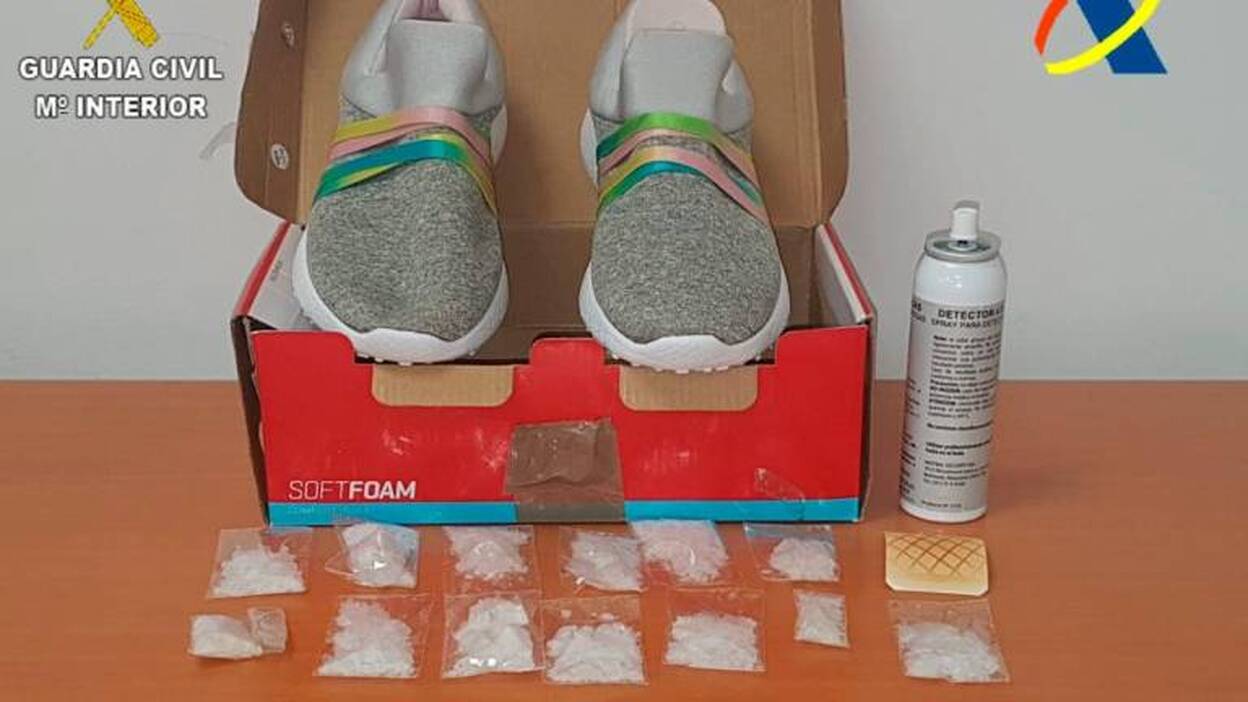 Un paquete postal con 650 dosis de metanfetamina