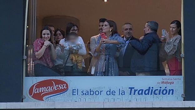 Paula y Miguel pasean su amor por la Semana Santa malagueña