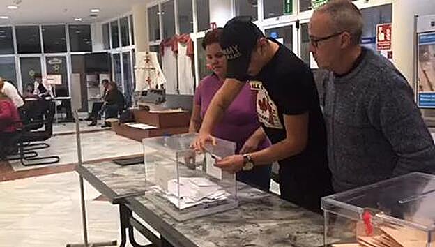 Cierran todos los colegios electorales en Canarias