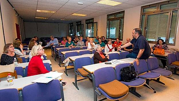 El programa ha servido para satisfacer el interés de la población mayor de 55 años por ampliar sus conocimientos, a través del nivel superior de enseñanza, en materias que les son interesantes. /  C7