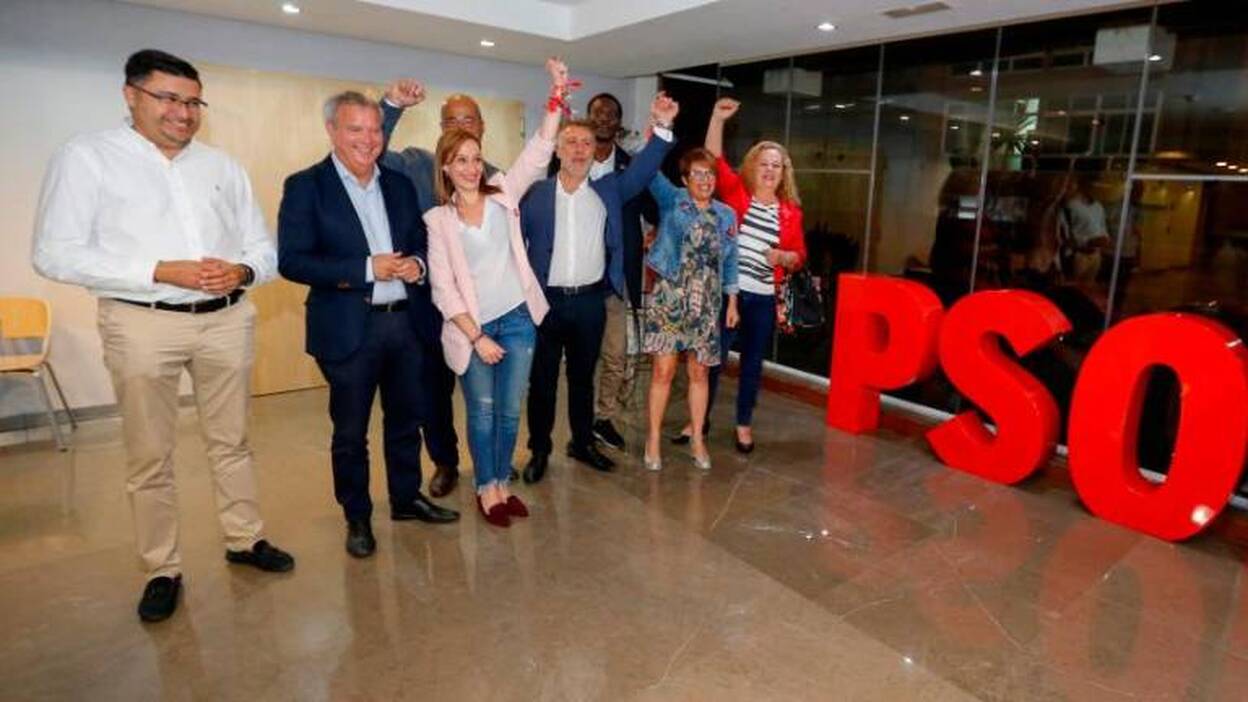 El PSOE arrasa con 8 de los 11 senadores por Canarias