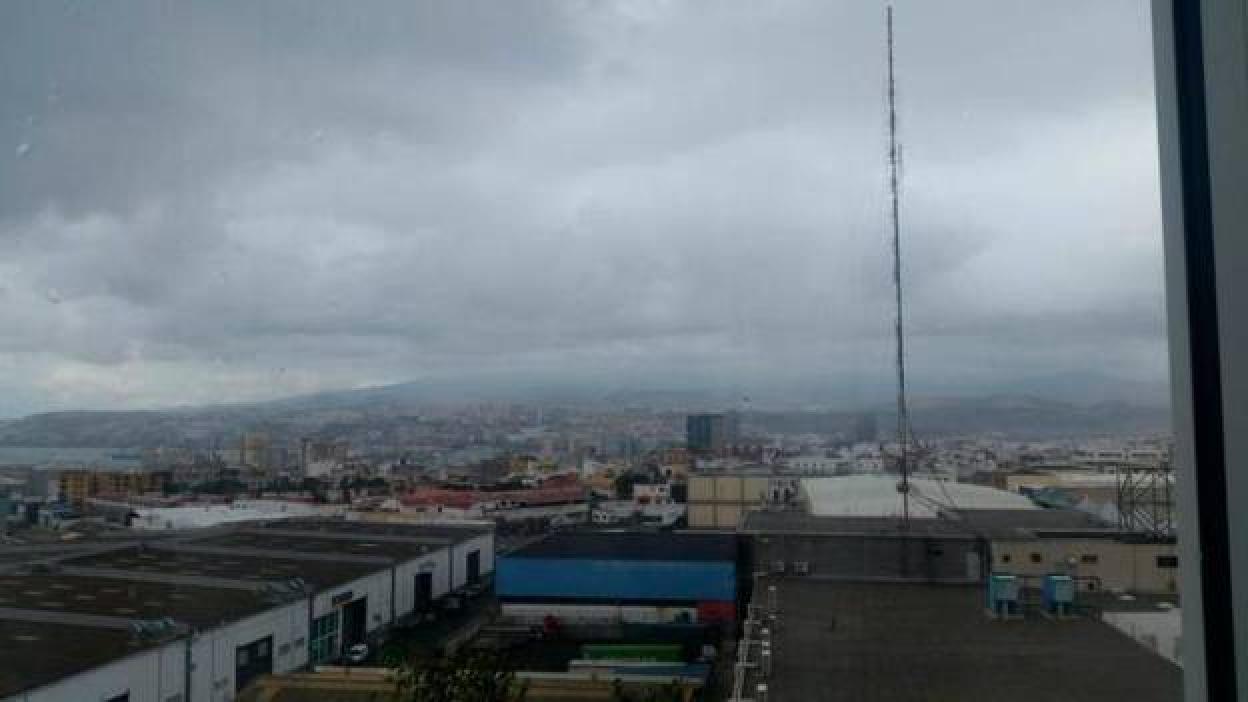 Cielos nubosos y posibles lluvias débiles en el norte de las islas