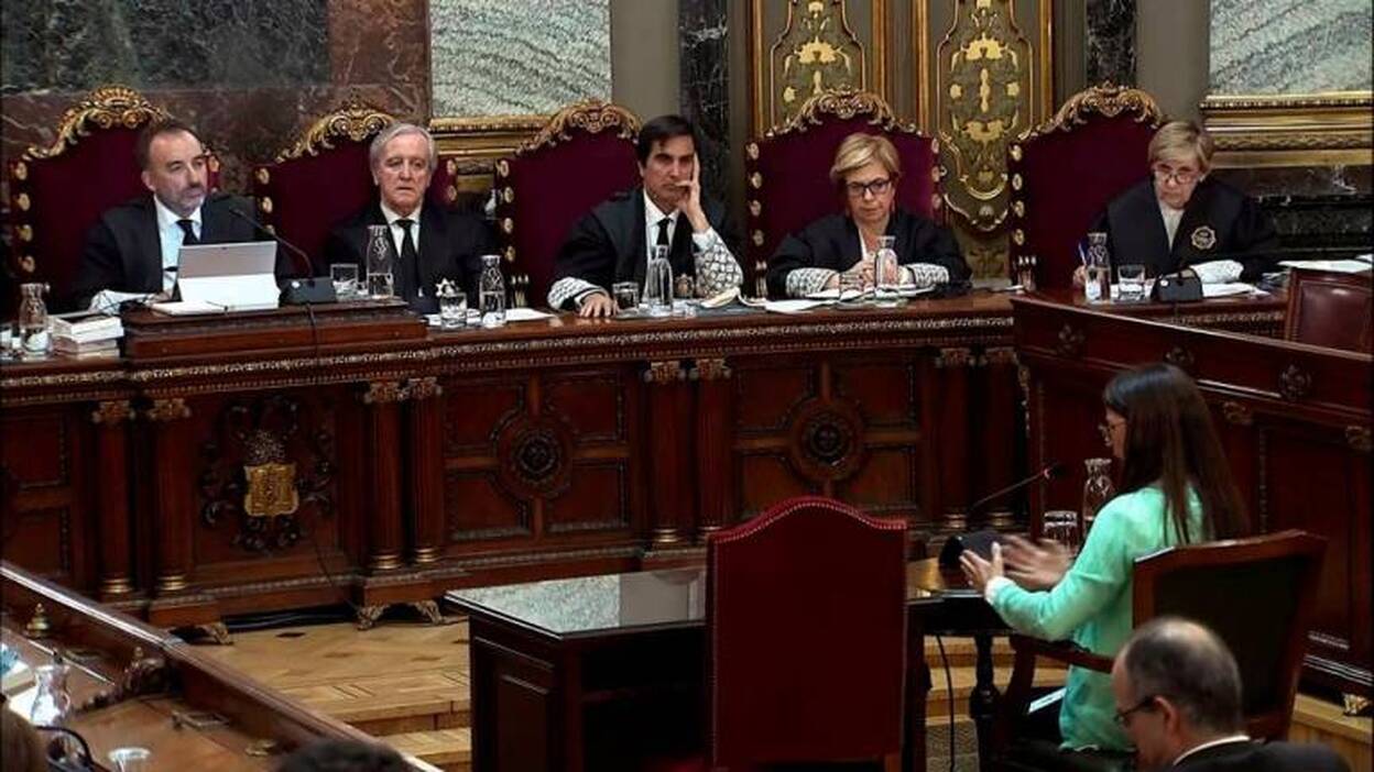 El tribunal tacha de intolerable la actitud de abogados y testigos