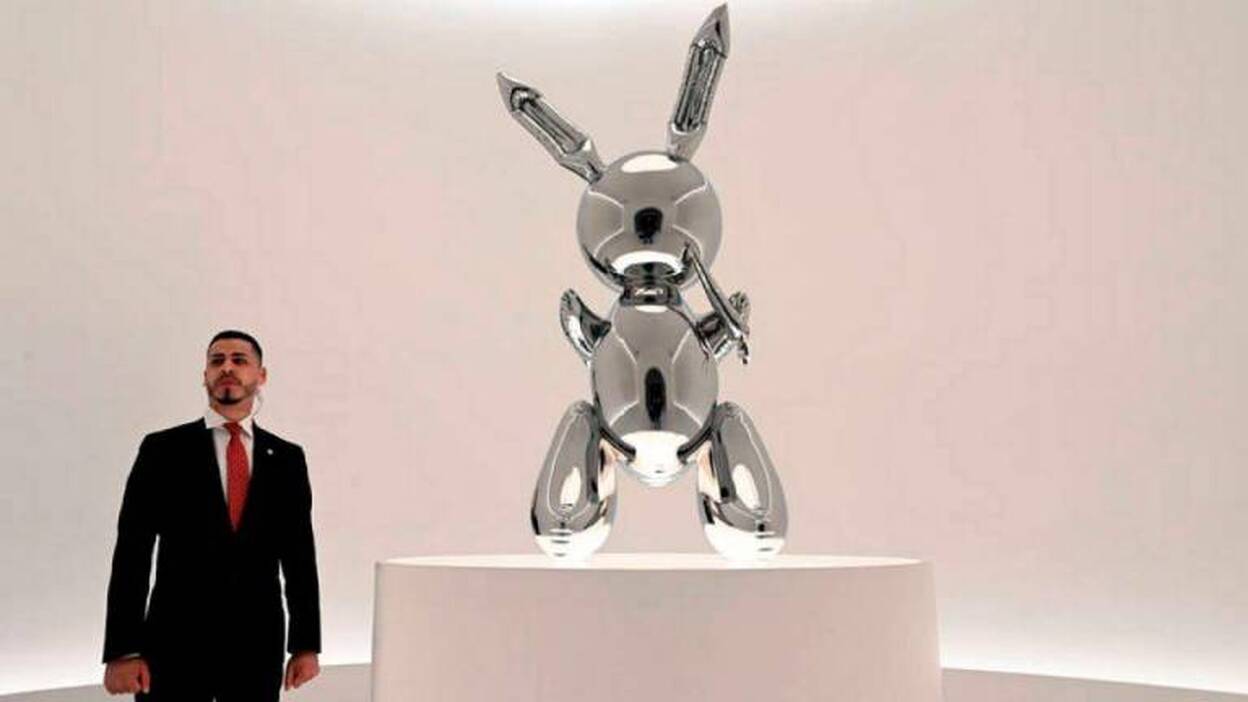 Koons recupera el precio récord de un artista vivo con la venta de ‘Rabbit’
