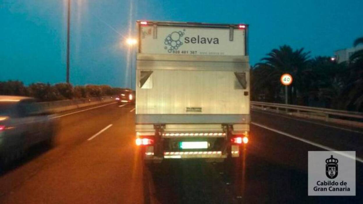 Retenciones en la GC-1 por la avería de un camión