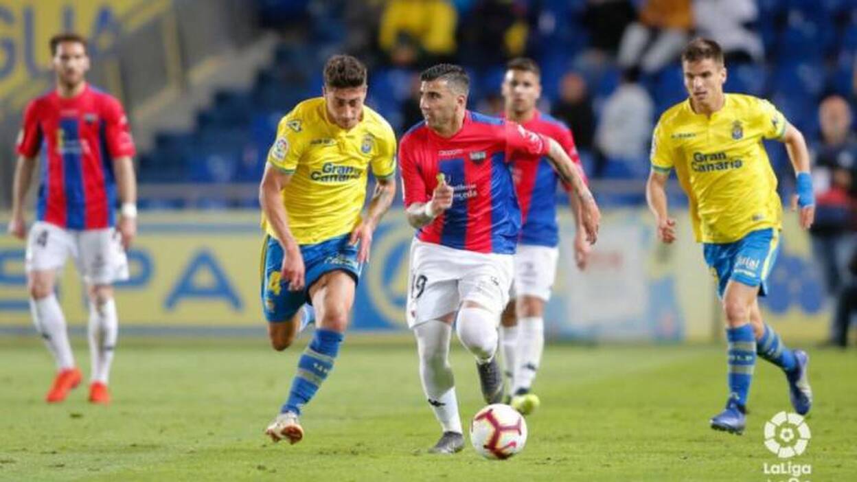 La RFEF aplaza los partidos decisivos de Segunda por la muerte Reyes