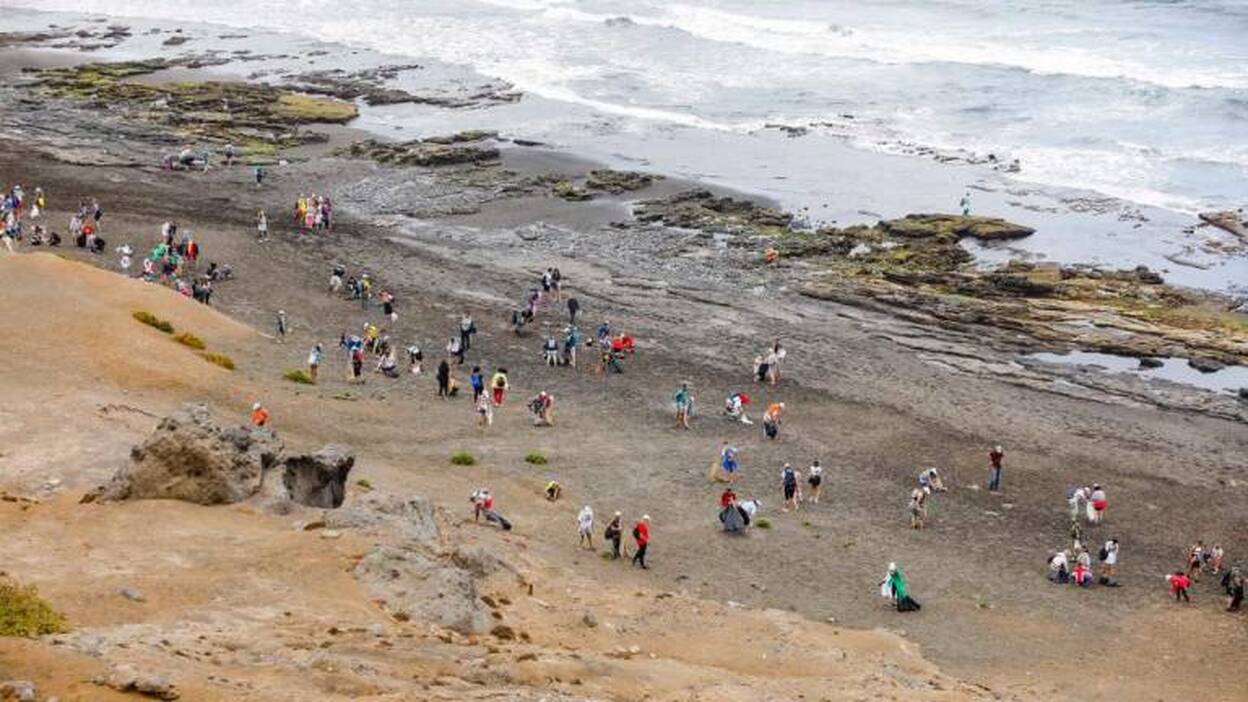 Una playa limpia bien vale un Guinness
