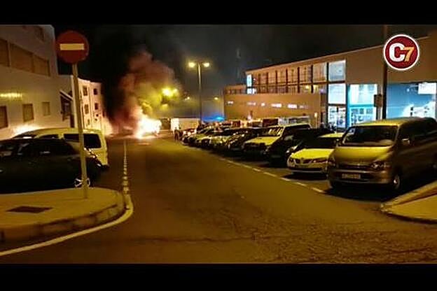 «El fuego se comió la guagua en nada»