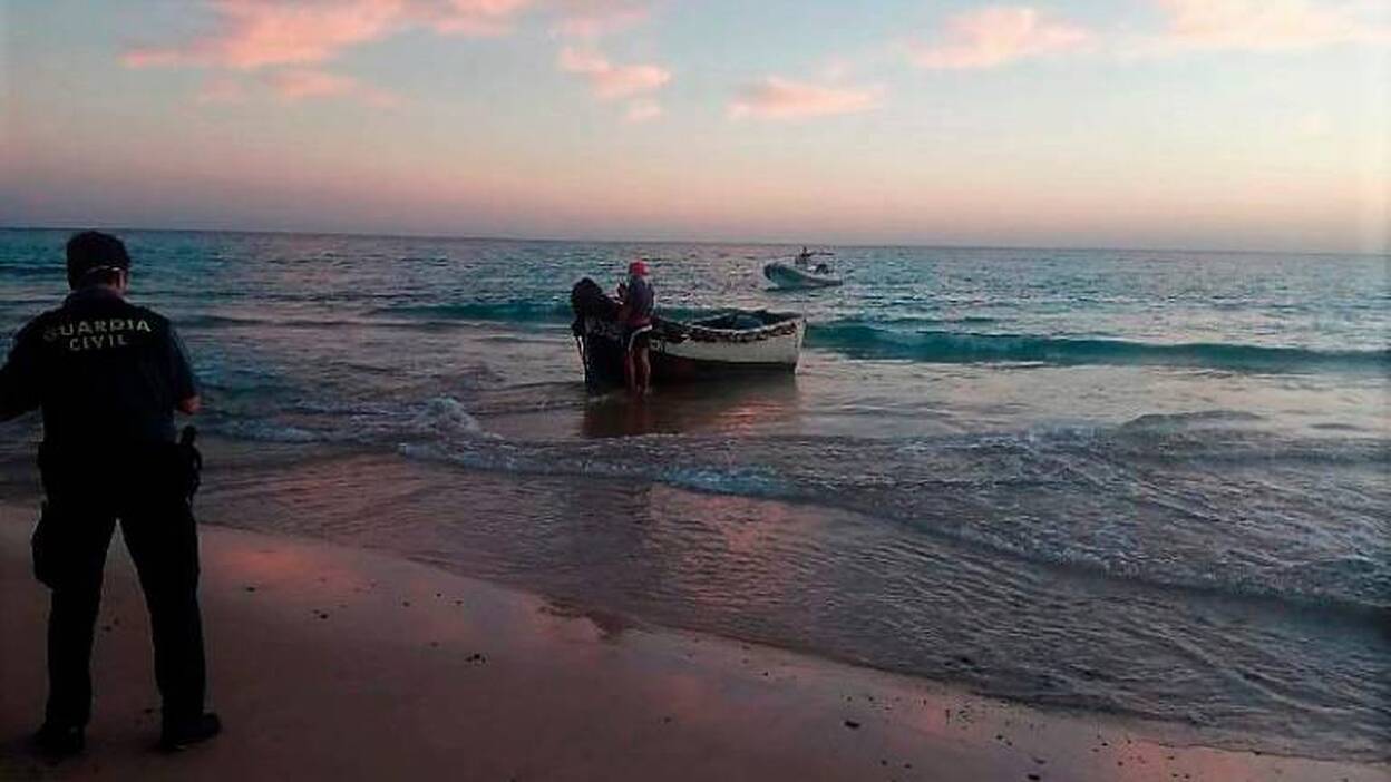 Interceptada una patera con dos inmigrantes al sur de Gran Canaria