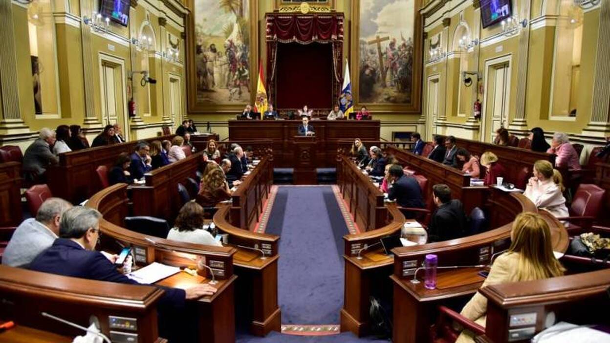 El Parlamento de Canarias, menos igualitario, se constituye el martes