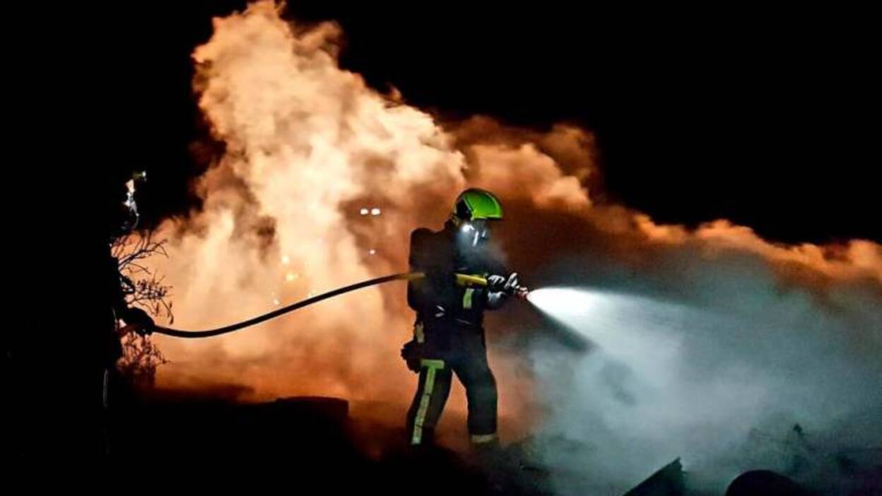 Incendio de madrugada en Los Corralillos