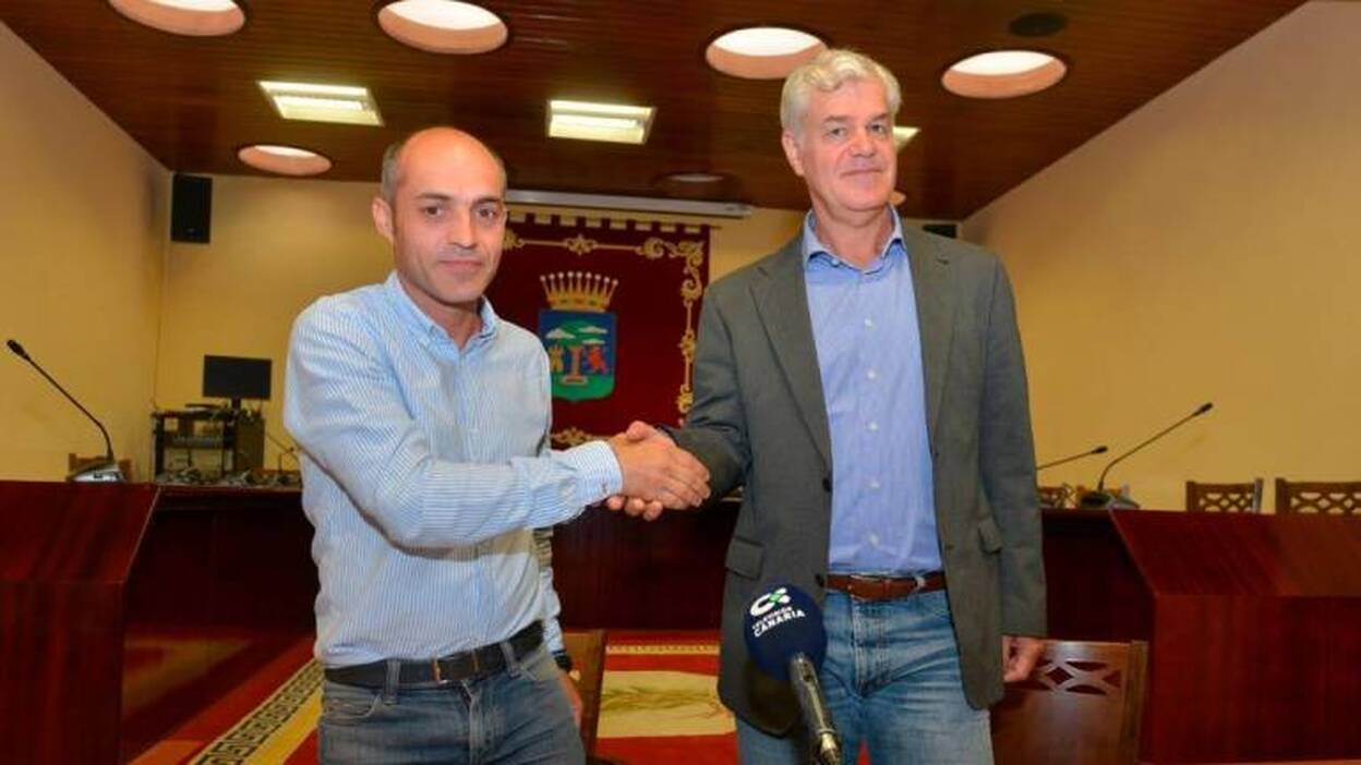 PSOE y AExEH firman un pacto para gobernar el Cabildo de El Hierro