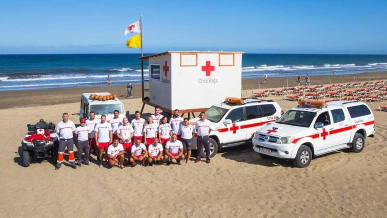Cruz Roja desplegará este verano su servicio de salvamento y socorrismo en trece playas de Gran Canaria