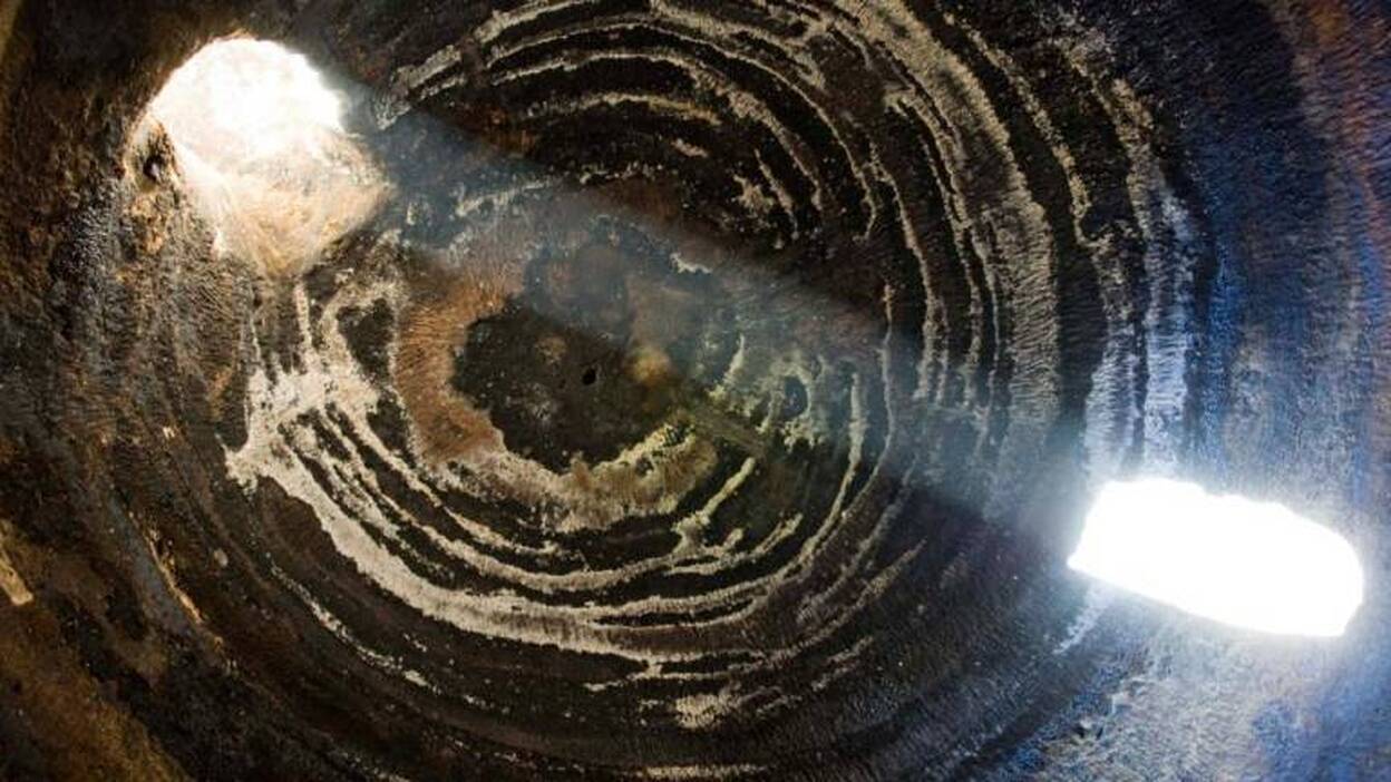 El Sol y la Luna alumbran Risco Caído