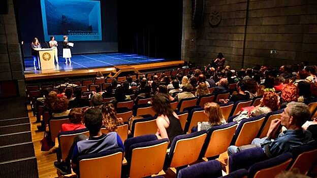 Los asistentes al acto de este lunes en el Cicca vieron proyectados todos los cortometrajes y decidieron el Premio del Público.