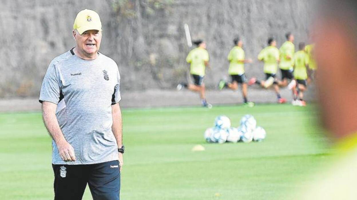 Sin ningún fichaje y con 29 futbolistas