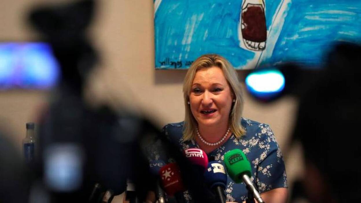 La primera bebé robada reconocida localiza a su familia y descubre su adopción