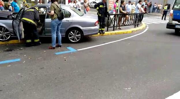 Dos lesionados en una colisión en la Avenida Mésa y López