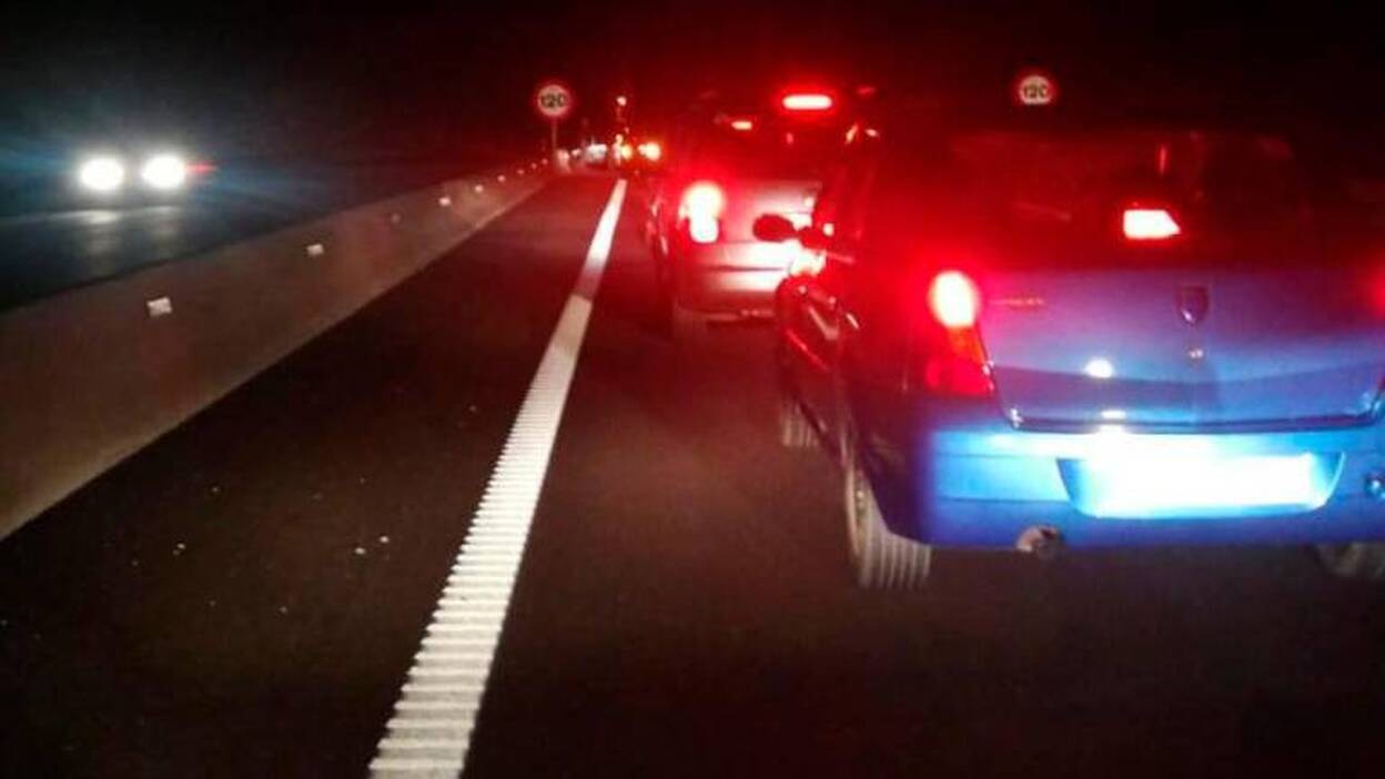 Una fallecida y otras dos personas graves al circular en sentido contrario