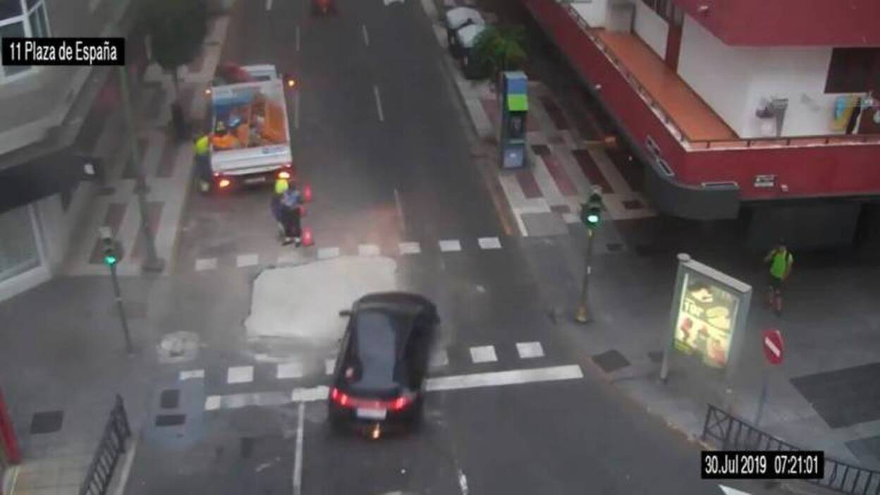 La calle Néstor de La Torre, sin socavón ni atasco