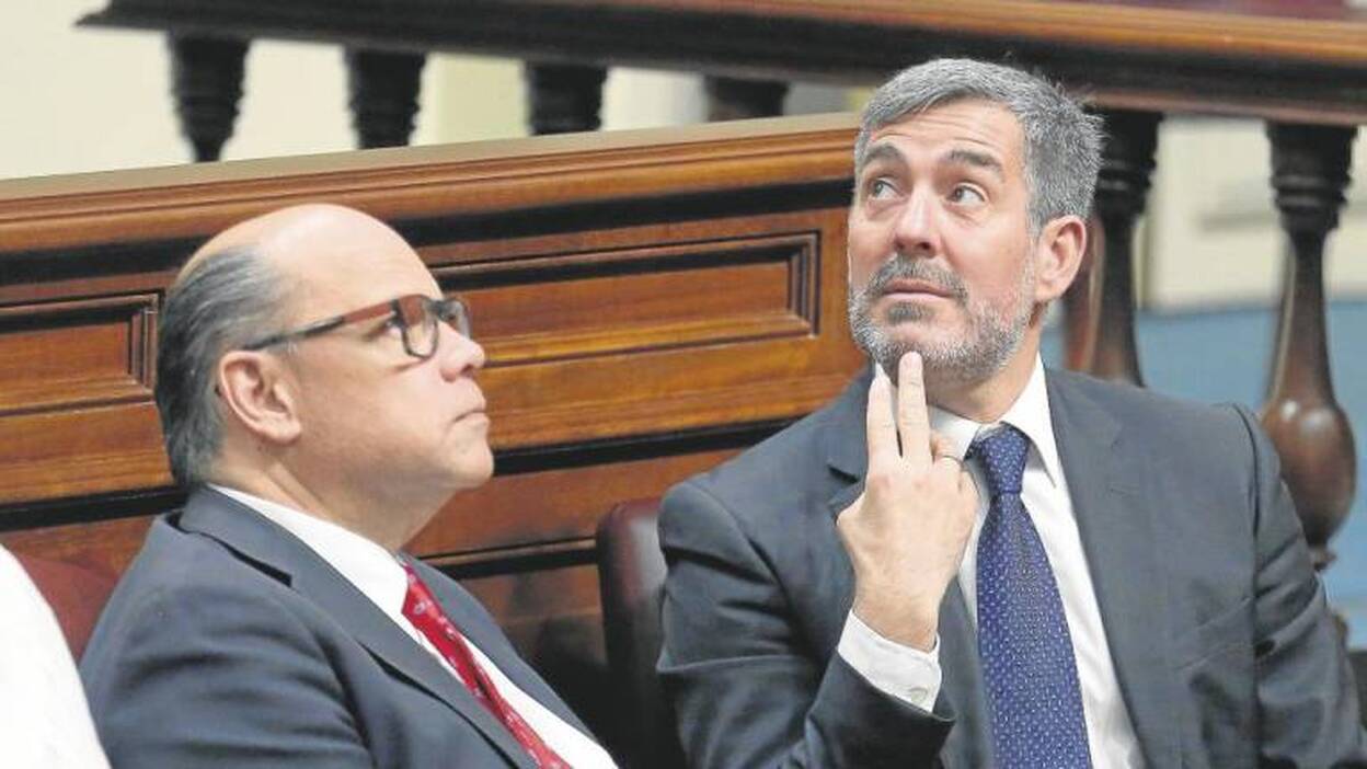 La oposición se queda sin líderes tras la marcha de Clavijo y Antona