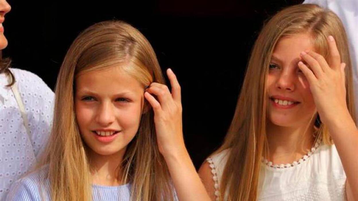 El Rey León emociona a Leonor y Sofía