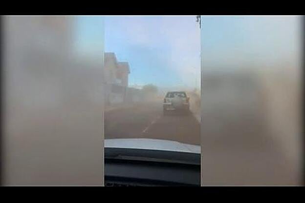 Los vecinos de Pozo Izquierdo denuncian la nube de polvo en la Guardia Civil