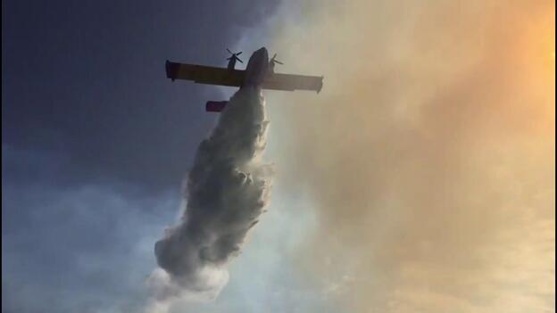 Vídeo: Espectacular lucha contra el fuego