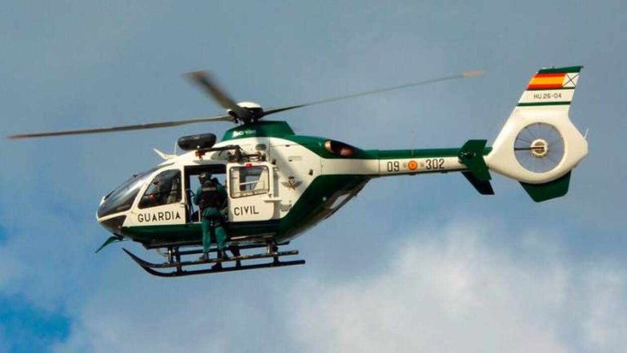La Guardia Civil suma un helicóptero a las tareas del incendio