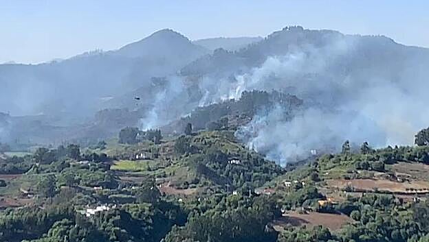 Torres: «Las noticias son positivas, pero el incendio no está controlado»