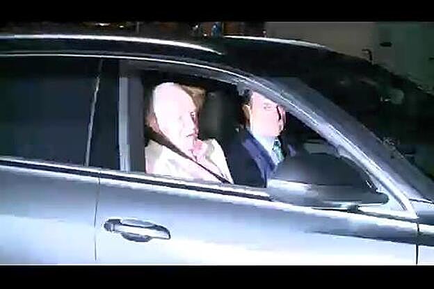 Felipe VI y doña Letizia afirman que el rey Juan Carlos "evoluciona bien", pero avisan de que "hay que tener paciencia"