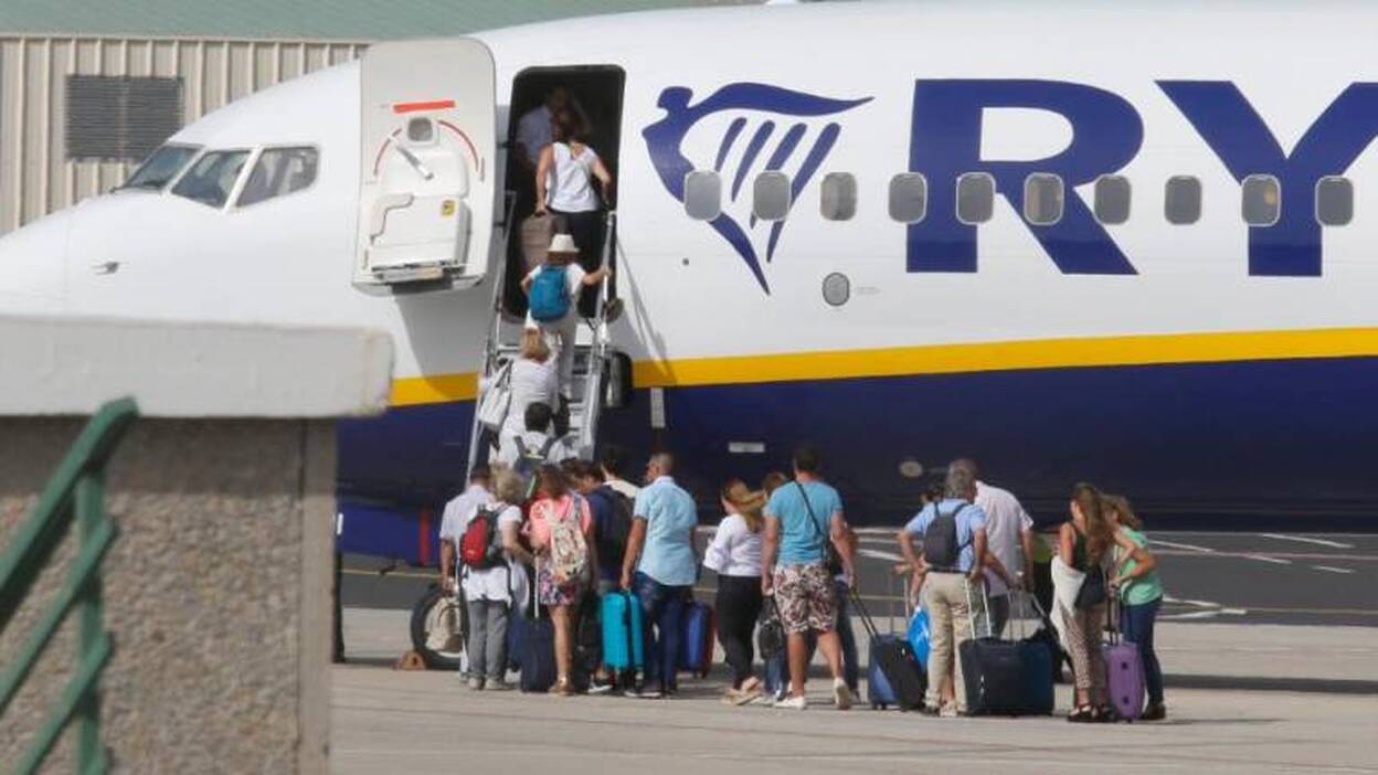 Ryanair avisa de que el cierre de las bases canarias es «irreversible»